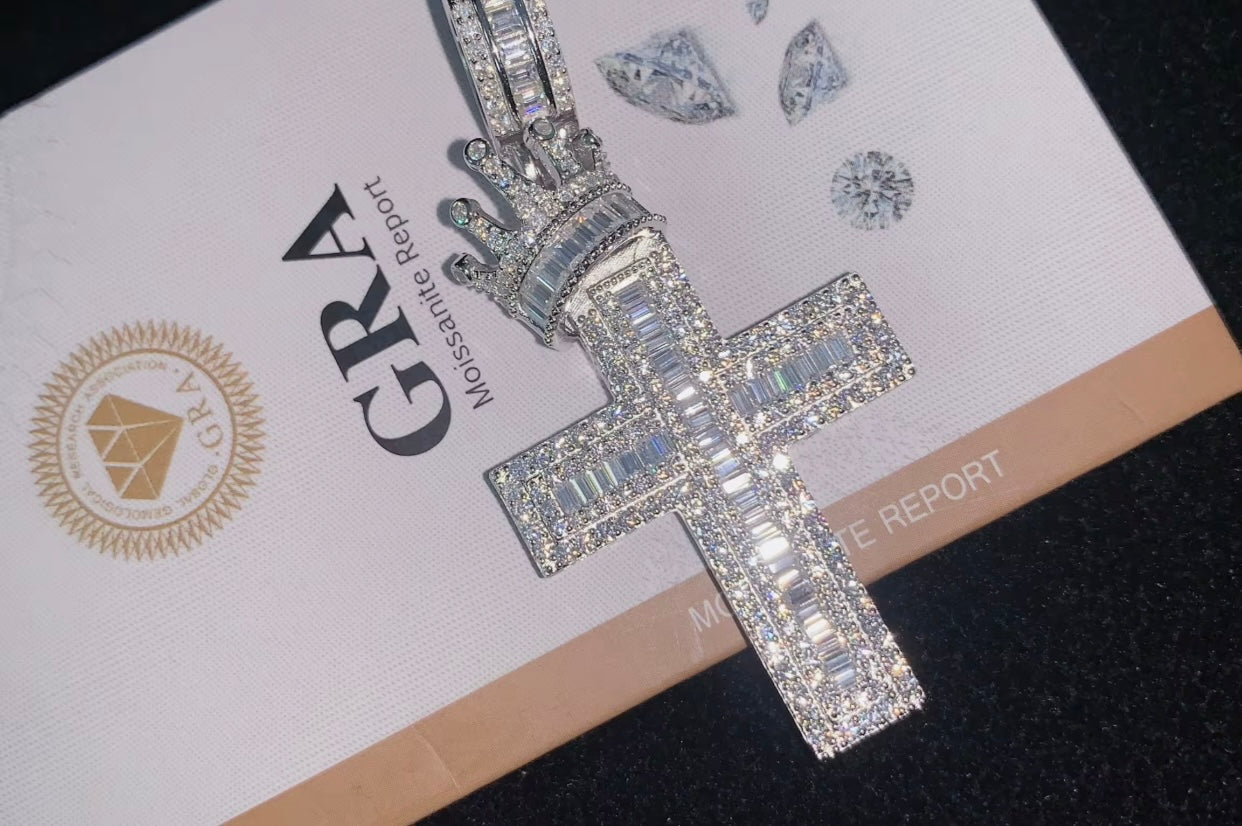 Moissanite Cross pendent💎| 1in w| 3 in L|