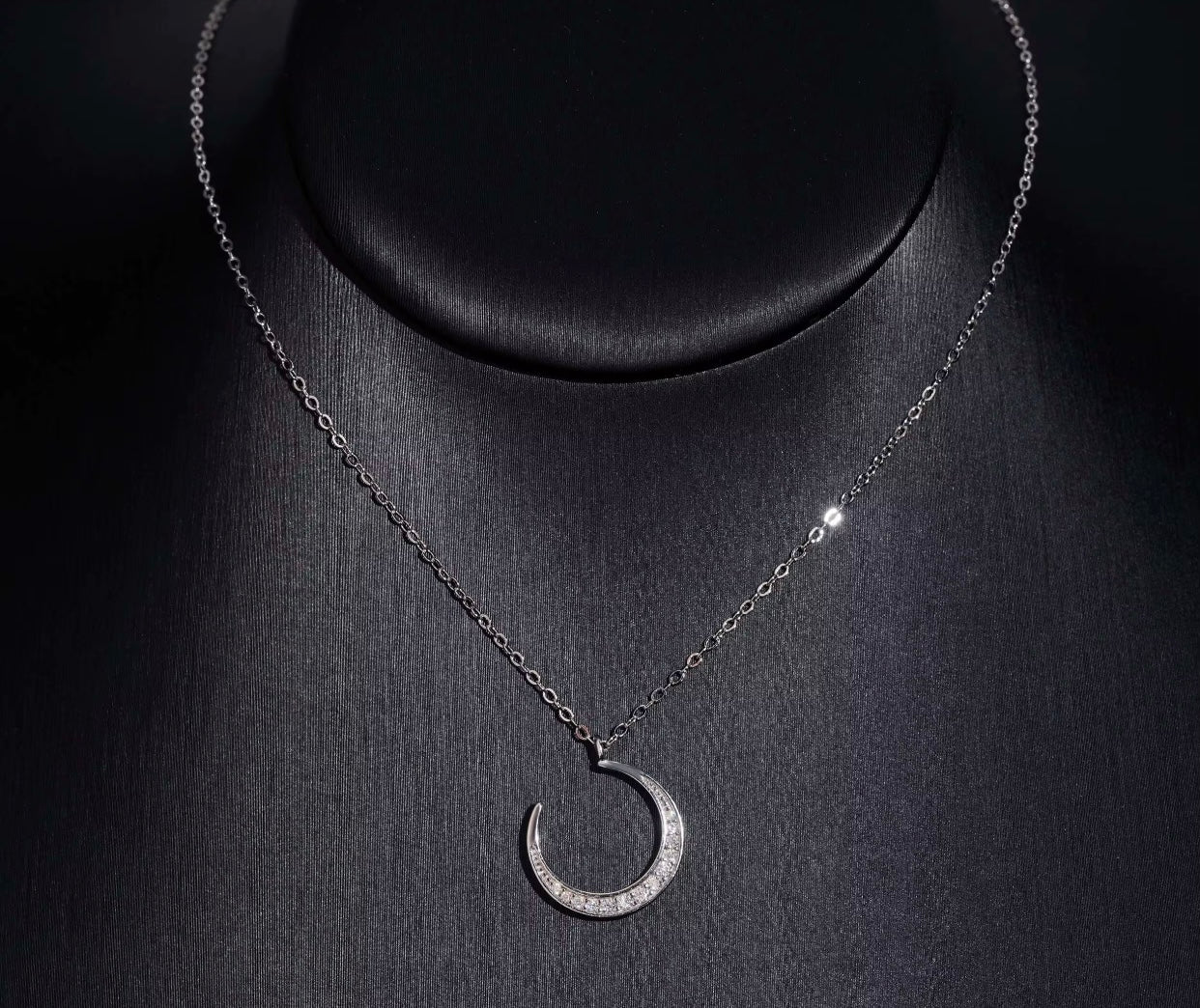Women’s Moissanite Moon Necklace 💎 |Sterling Silver| VVS1|18 In L| 2 in Pendent| 🌙